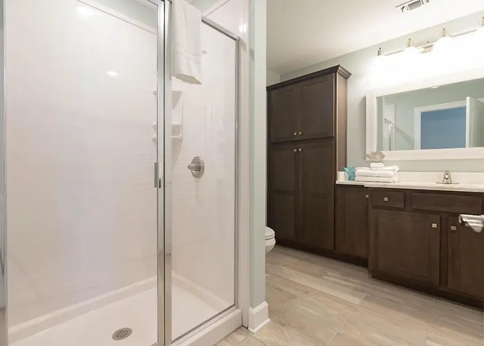 Phoenix Gulf Tower 1702 Apartment *