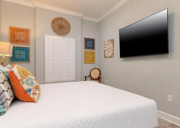 Phoenix Gulf Tower 1702 Apartment